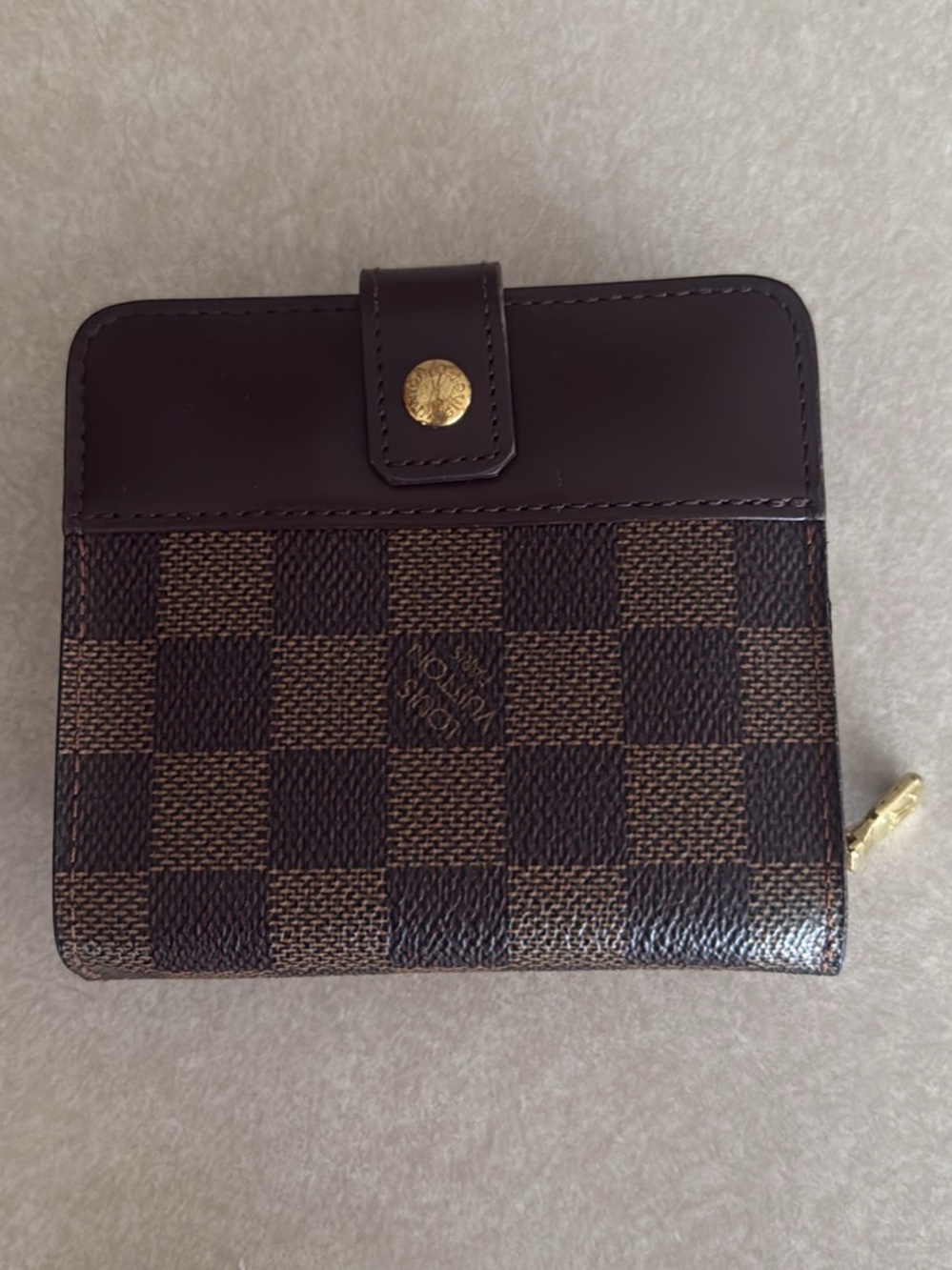 Louis Vuitton Brown Checkered Women's Wallet with Snap Closure